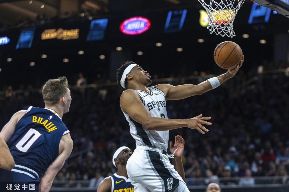 更是年度冠 更是年度冠