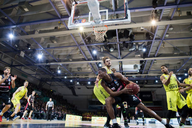 们克服性格 们克服性格